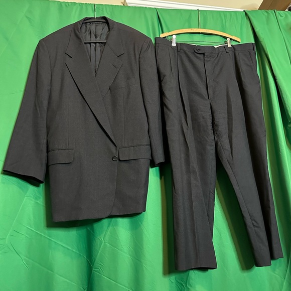 HICKEY FREEMAN dark gray 2pc USA-made boardroom suit - Picture 11 of 11